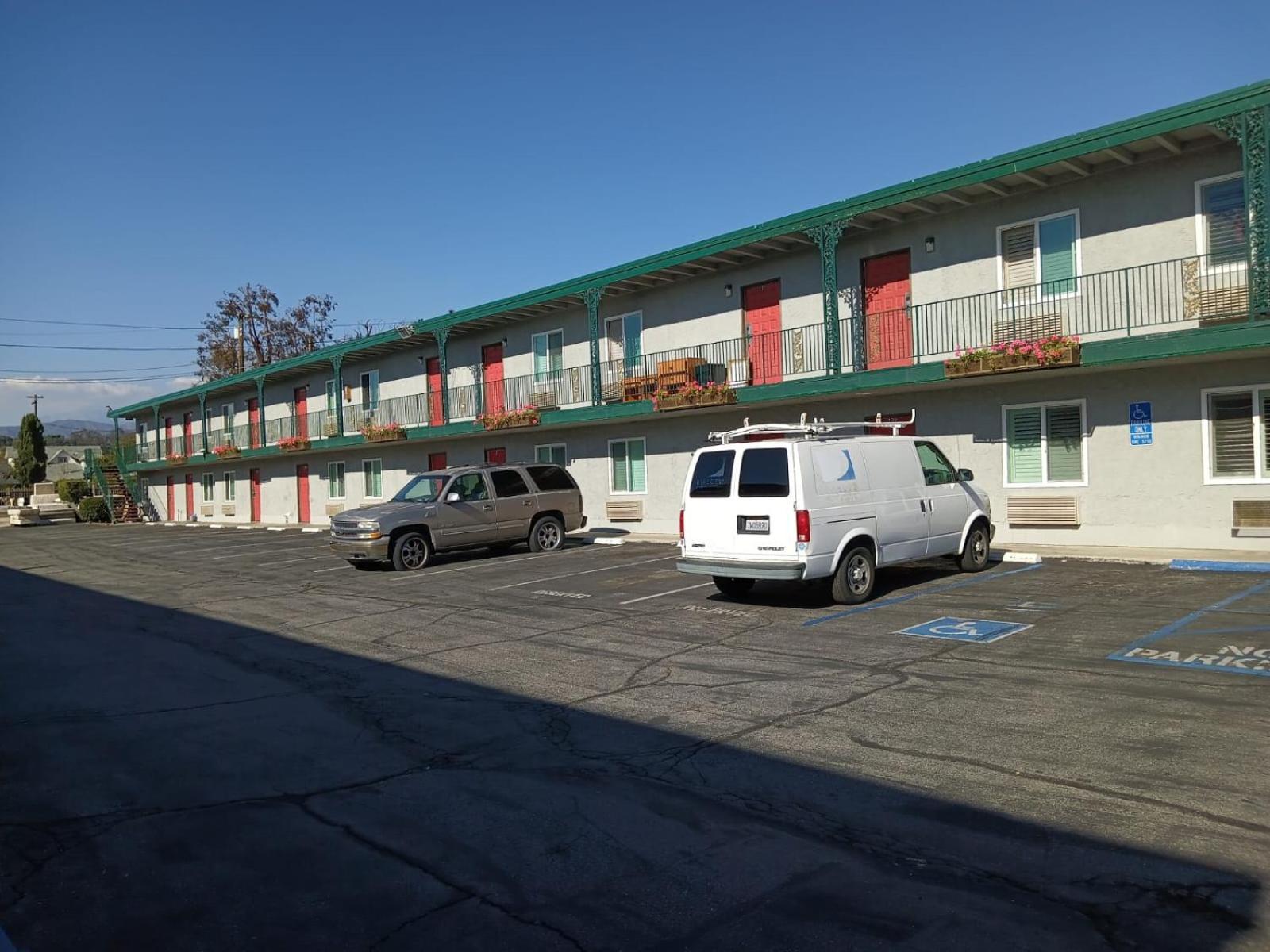 Pomona Inn Exterior photo